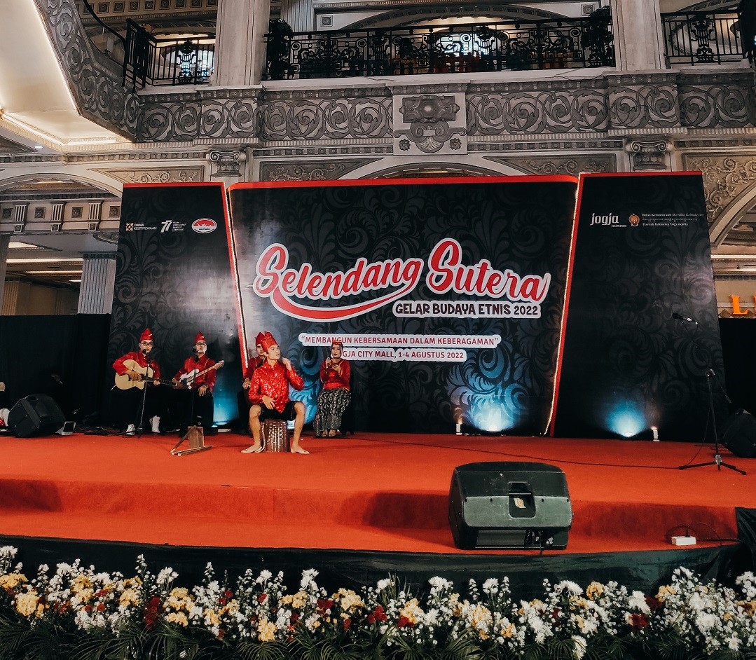 selendang sutera jogja