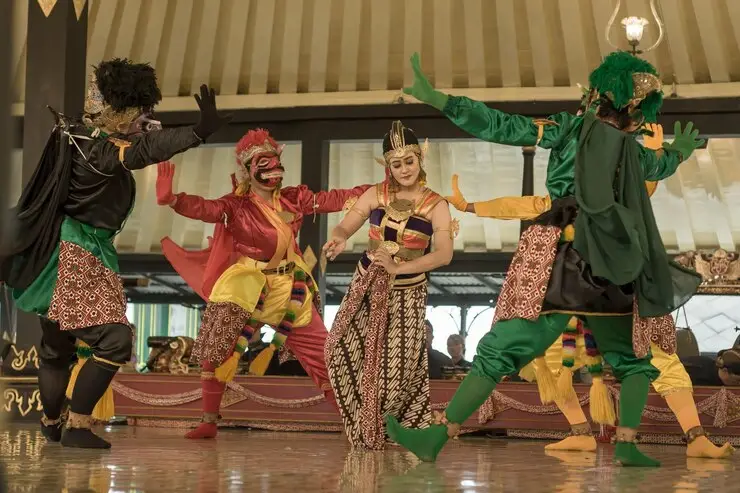 penyelenggara acara